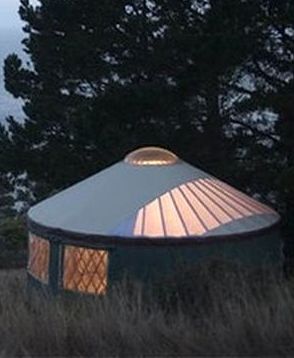 Yurt with view over Pacific Ocean